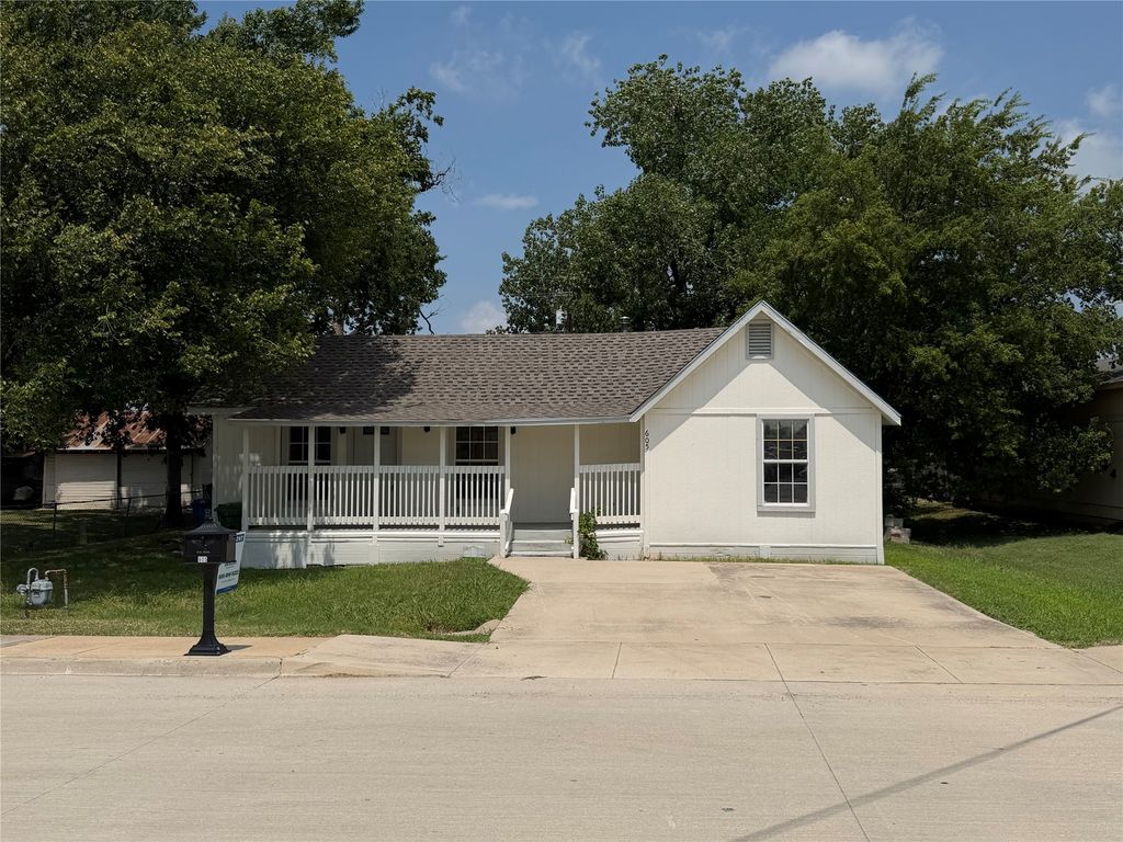 605 N Pine Street, Roanoke, TX 76262