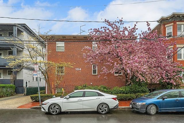 104 Trowbridge St 4, Cambridge, MA 02138