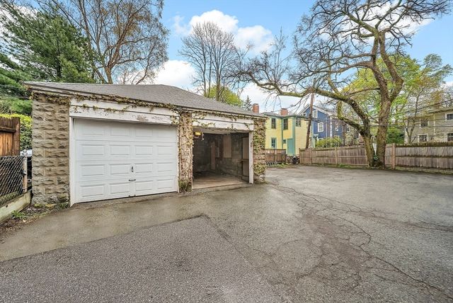 104 Trowbridge St 4, Cambridge, MA 02138