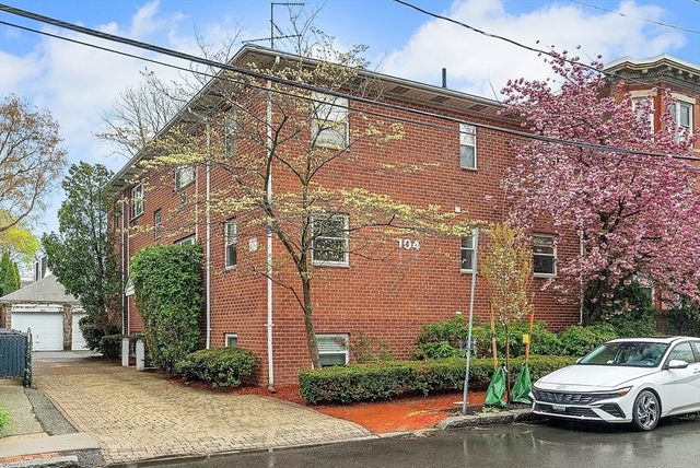 104 Trowbridge St 4, Cambridge, MA 02138