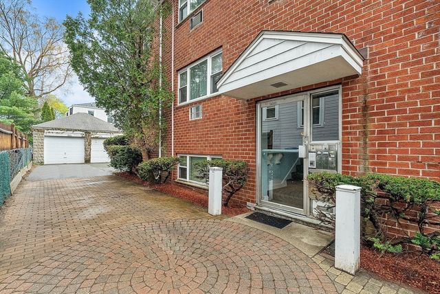 104 Trowbridge St 4, Cambridge, MA 02138