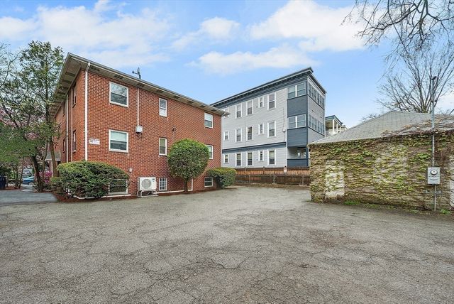 104 Trowbridge St 4, Cambridge, MA 02138
