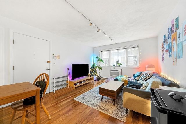 104 Trowbridge St 4, Cambridge, MA 02138