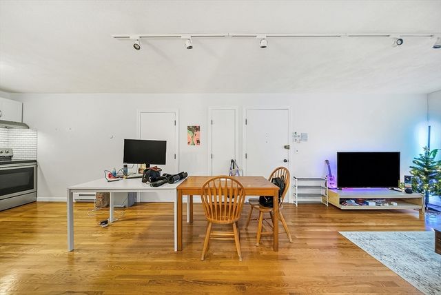 104 Trowbridge St 4, Cambridge, MA 02138