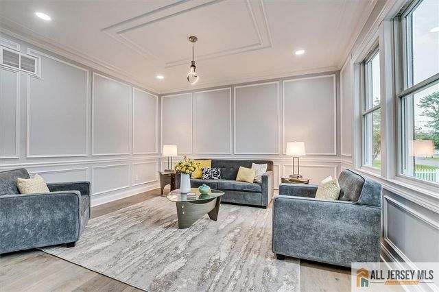 4 Hemlock Drive, Edison, NJ 08820