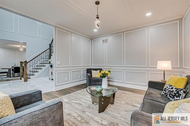 4 Hemlock Drive, Edison, NJ 08820