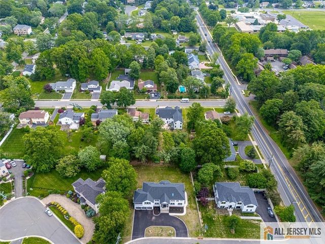 4 Hemlock Drive, Edison, NJ 08820