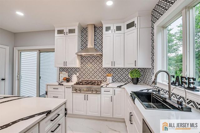 4 Hemlock Drive, Edison, NJ 08820