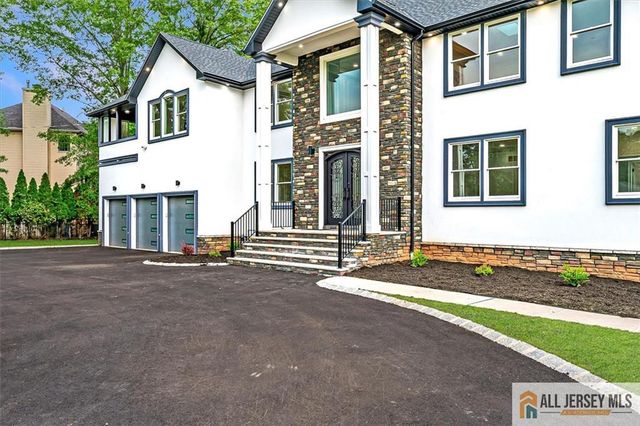 4 Hemlock Drive, Edison, NJ 08820