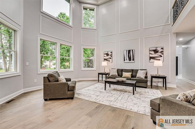 4 Hemlock Drive, Edison, NJ 08820