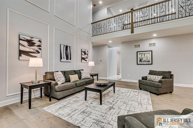 4 Hemlock Drive, Edison, NJ 08820