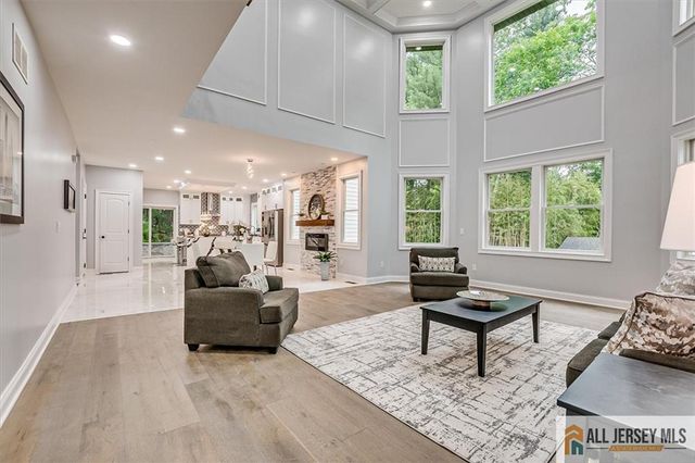 4 Hemlock Drive, Edison, NJ 08820