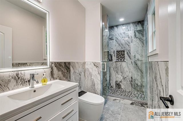 4 Hemlock Drive, Edison, NJ 08820