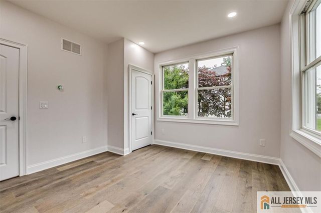 4 Hemlock Drive, Edison, NJ 08820