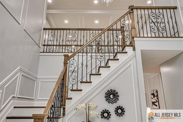 4 Hemlock Drive, Edison, NJ 08820