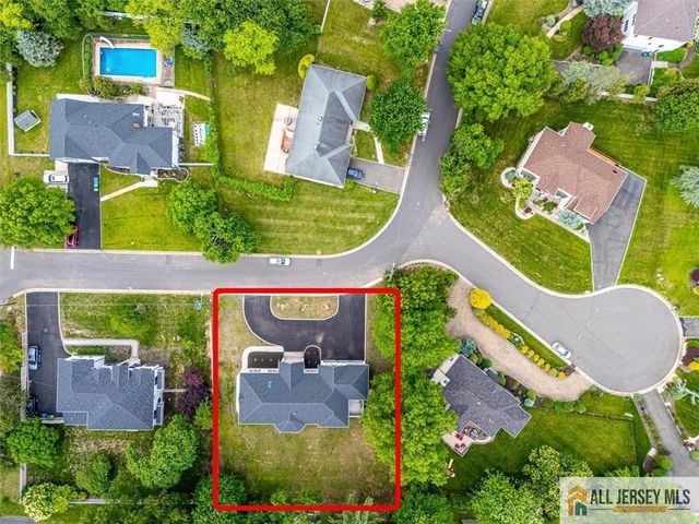 4 Hemlock Drive, Edison, NJ 08820