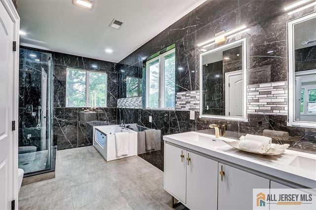 4 Hemlock Drive, Edison, NJ 08820