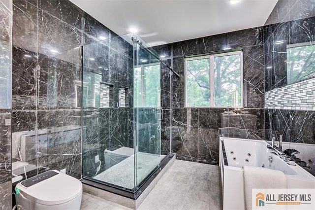 4 Hemlock Drive, Edison, NJ 08820