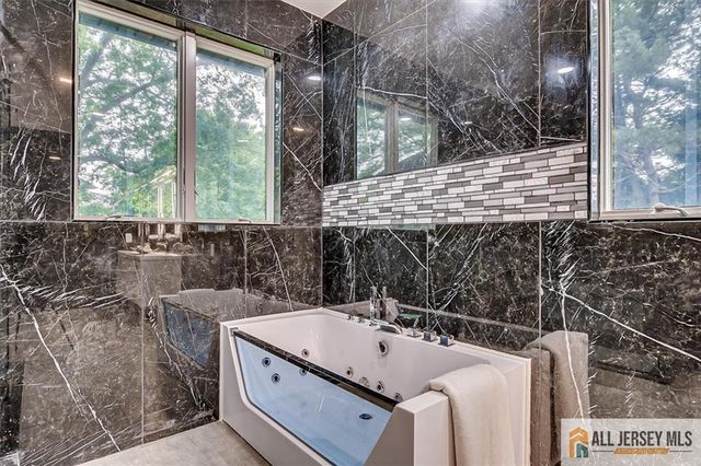 4 Hemlock Drive, Edison, NJ 08820