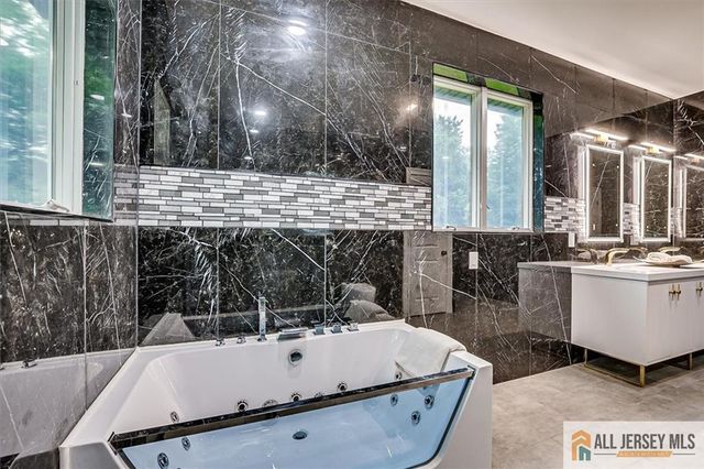 4 Hemlock Drive, Edison, NJ 08820