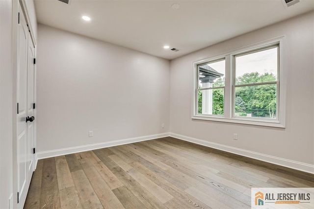 4 Hemlock Drive, Edison, NJ 08820