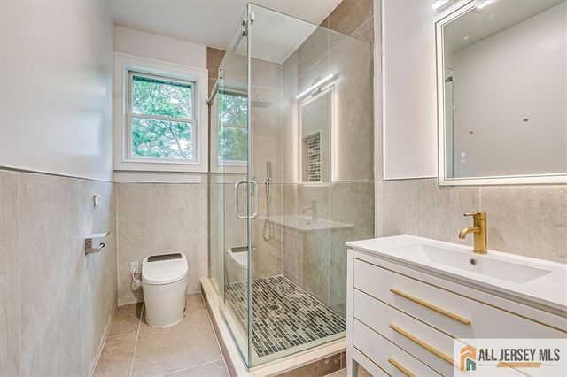 4 Hemlock Drive, Edison, NJ 08820