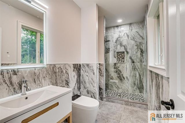 4 Hemlock Drive, Edison, NJ 08820