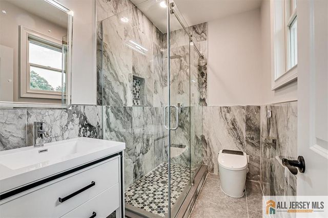 4 Hemlock Drive, Edison, NJ 08820