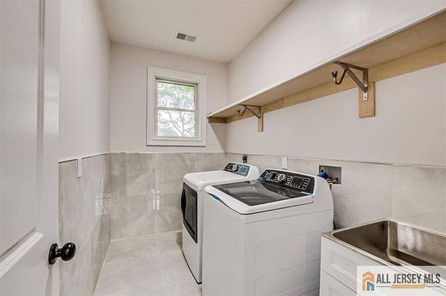 4 Hemlock Drive, Edison, NJ 08820