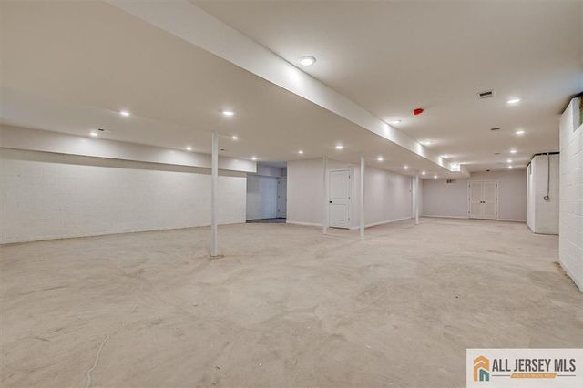 4 Hemlock Drive, Edison, NJ 08820