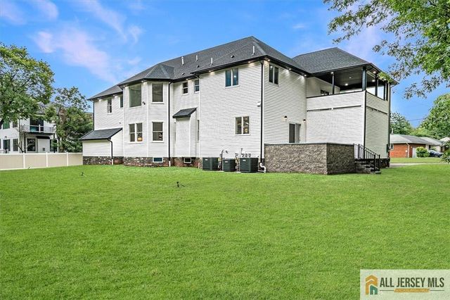 4 Hemlock Drive, Edison, NJ 08820