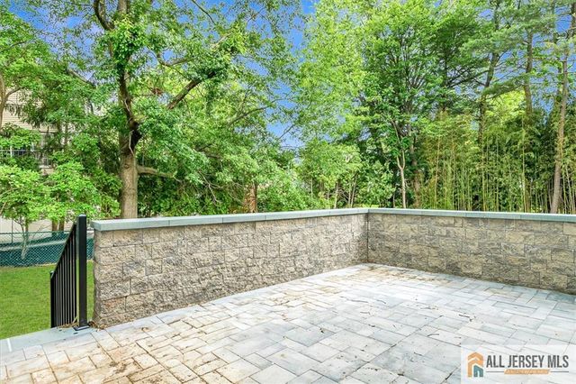 4 Hemlock Drive, Edison, NJ 08820