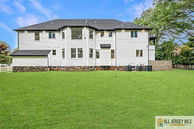 4 Hemlock Drive, Edison, NJ 08820