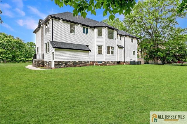 4 Hemlock Drive, Edison, NJ 08820