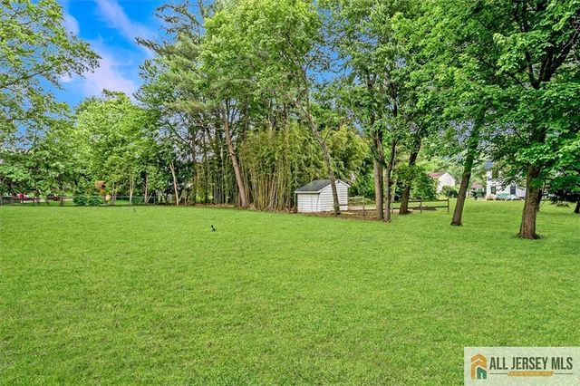 4 Hemlock Drive, Edison, NJ 08820