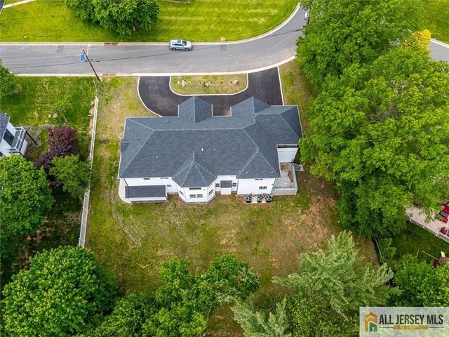 4 Hemlock Drive, Edison, NJ 08820