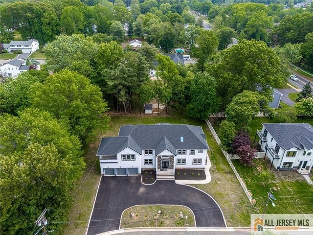 4 Hemlock Drive, Edison, NJ 08820