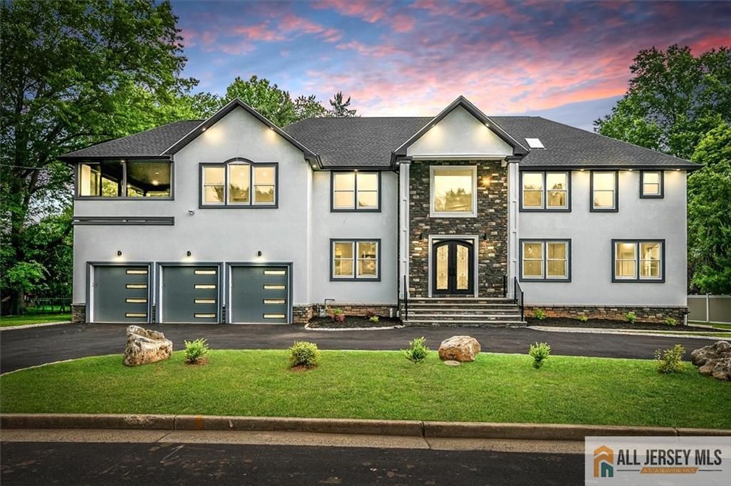 4 Hemlock Drive, Edison, NJ 08820