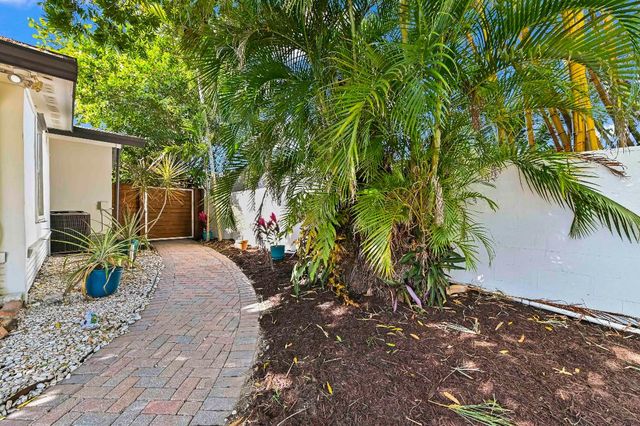 1080 W Shore Drive, West Palm Beach, FL 33406