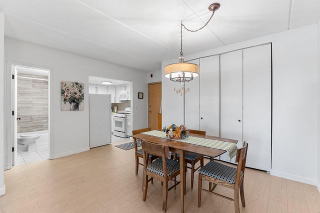 4820 Park Commons Drive 21, Saint Louis Park, MN 55416