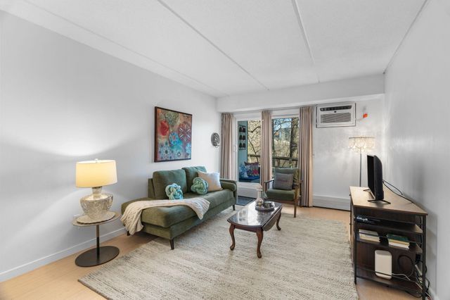 4820 Park Commons Drive 21, Saint Louis Park, MN 55416