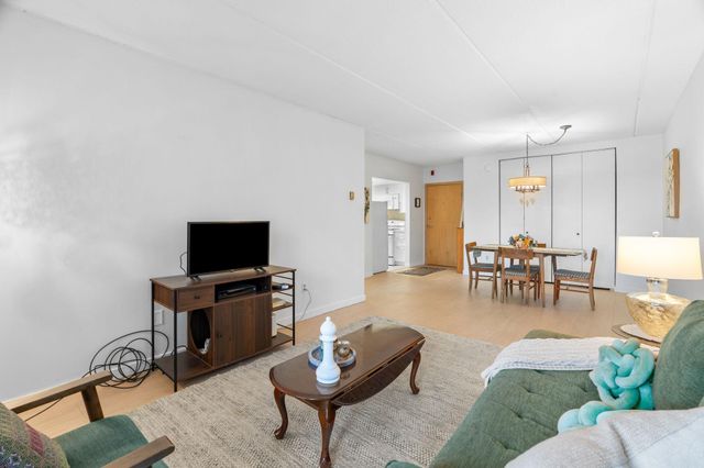 4820 Park Commons Drive 21, Saint Louis Park, MN 55416