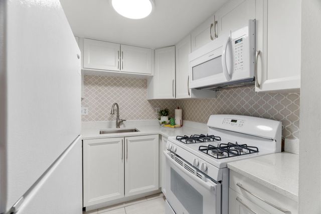 4820 Park Commons Drive 21, Saint Louis Park, MN 55416