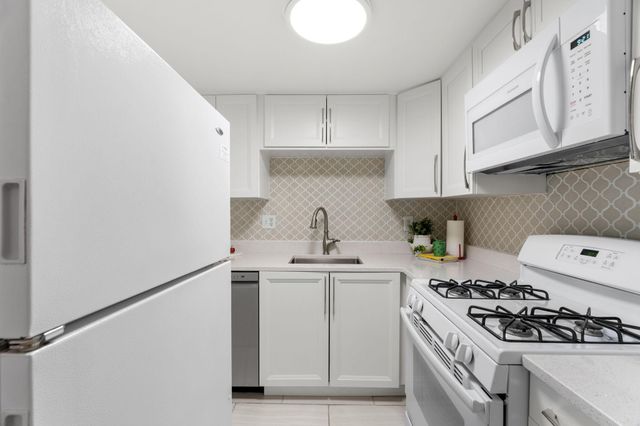 4820 Park Commons Drive 21, Saint Louis Park, MN 55416