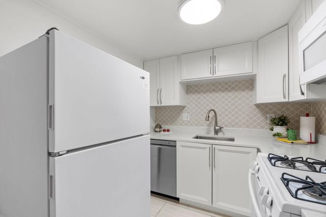 4820 Park Commons Drive 21, Saint Louis Park, MN 55416