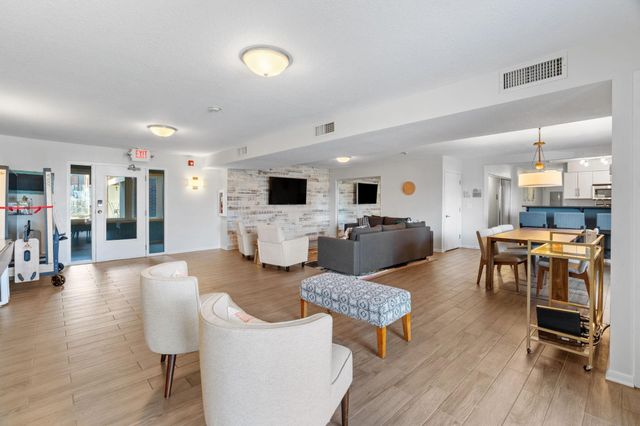 4820 Park Commons Drive 21, Saint Louis Park, MN 55416