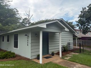 300 Lindale Circle Street, B, Clinton, MS 39056