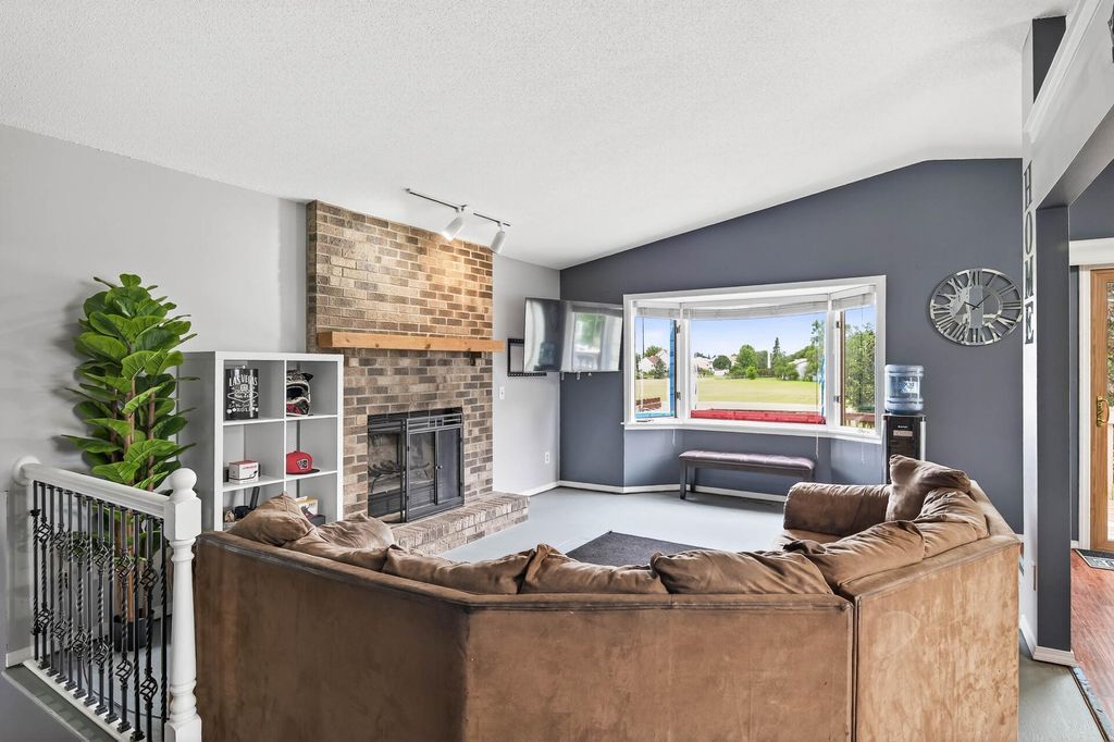 3008 94th Avenue N, Brooklyn Park, MN 55444