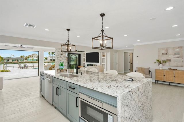 825 116TH AVENUE, Treasure Island, FL 33706