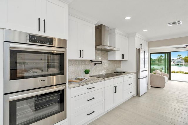 825 116TH AVENUE, Treasure Island, FL 33706